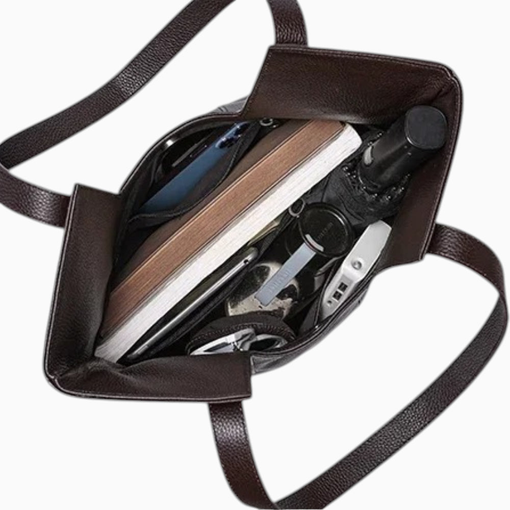 Sac cabas minimaliste en cuir pour femme de la marque Élégance Cuir, présentant un design élégant dans une couleur neutre.