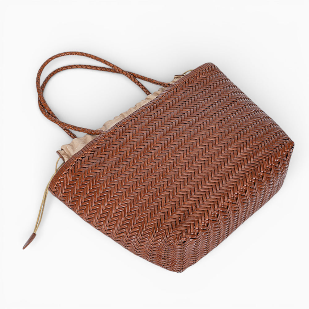 Sac cabas structuré en cuir noir pour femme, signé Élégance Cuir, doté d'élégantes anses et d'un intérieur spacieux.