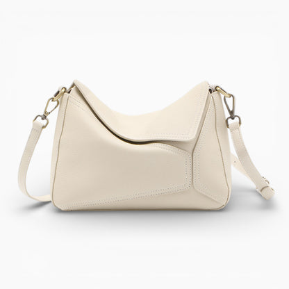 Sac bandoulière en cuir blanc cassé pour femme modèle Juliette d'Élégance Cuir, vu de face.