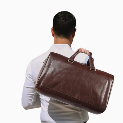Sac de voyage en cuir pour homme Élégance Cuir, modèle Tour Eiffel, mannequin 2