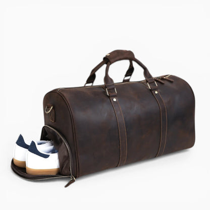 Sac de voyage en cuir pour homme, modèle Monaco, de la marque Élégance Cuir, marron foncé vue de coté