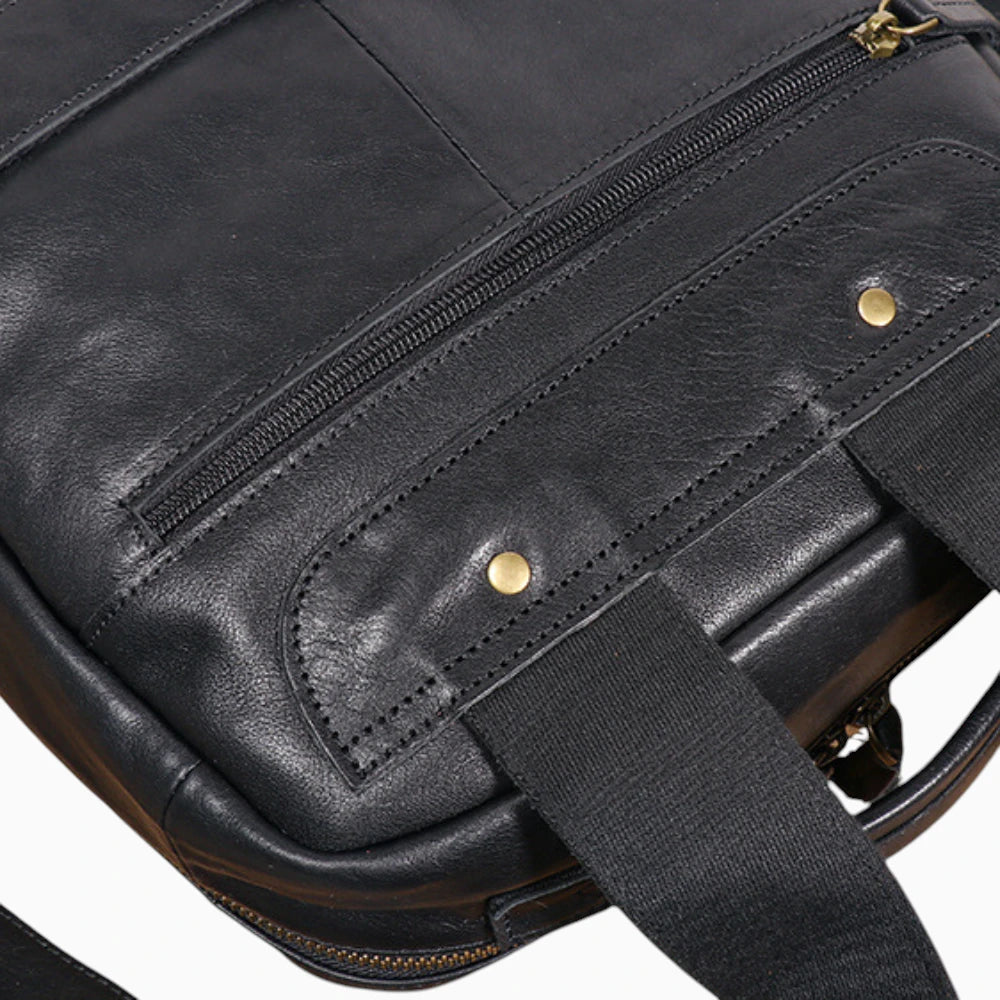 Sac à dos classique en cuir noir pour homme, modèle L'Honneur de la marque Élégance Cuir, noir zoom détails
