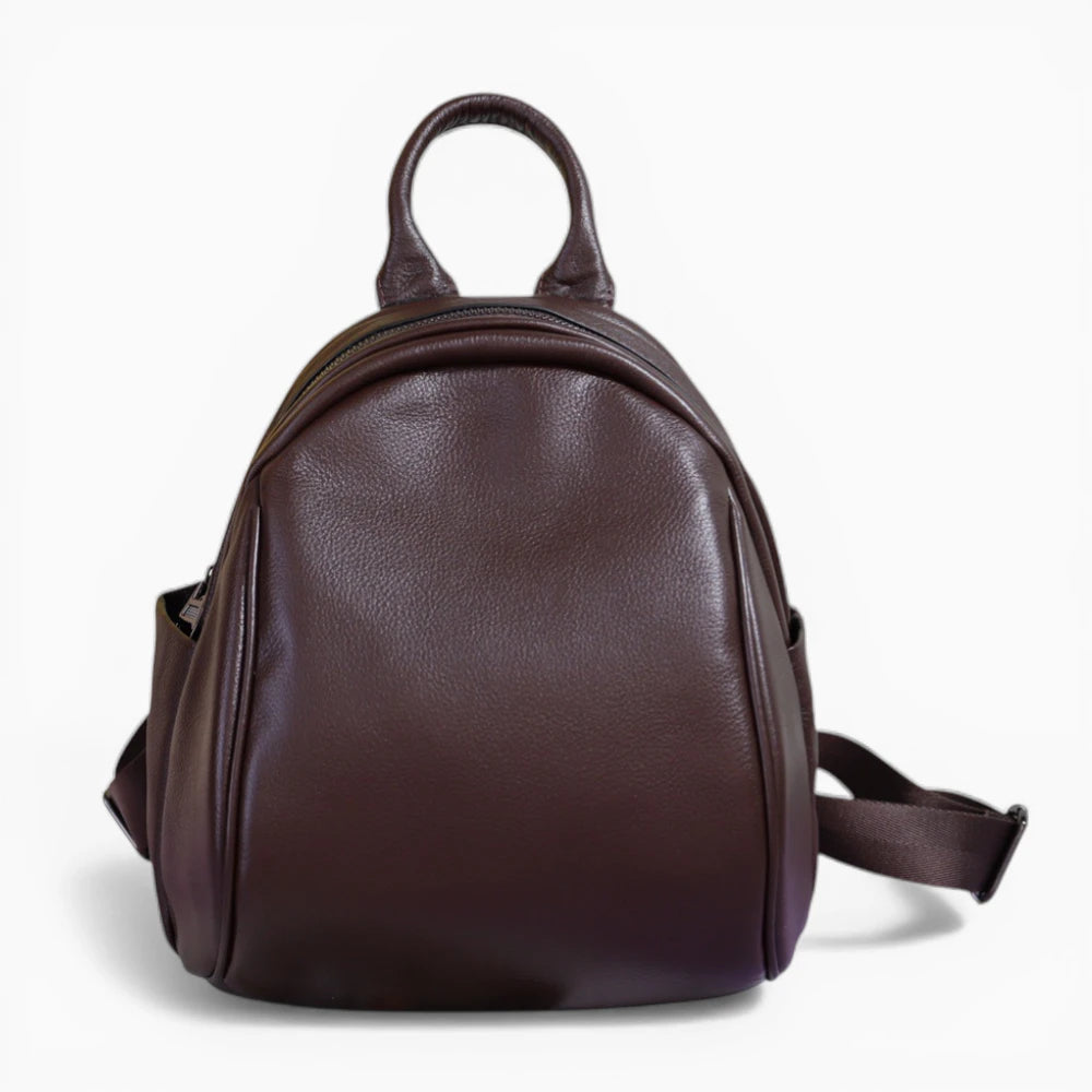Sac à dos compact en cuir pour femme avec double fermeture éclair, modèle Douceur de Élégance Cuir, marron foncé vue de face