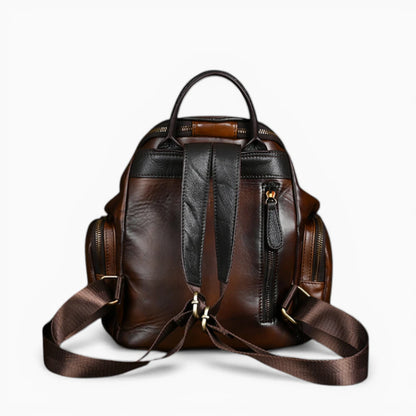 Sac à dos en cuir arrondi pour femme avec rabat zippé, vue de dos.