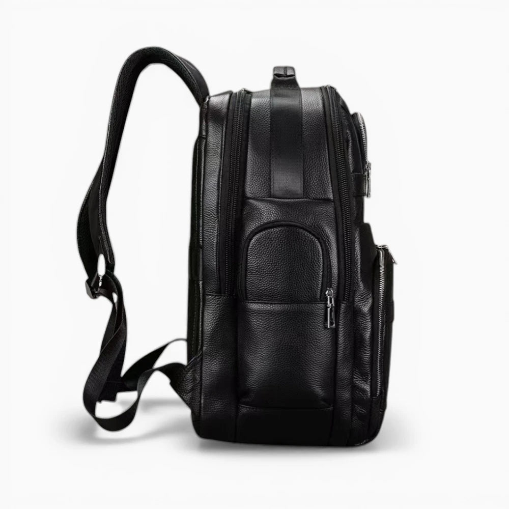 Sac à dos en cuir grande capacité pour homme, modèle Le Baron par Élégance Cuir, noir vue de profil