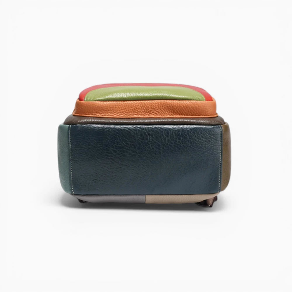 Sac à dos en cuir multicolore pour femme avec poche avant, modèle Joyeux de la marque Élégance Cuir, vue du bas