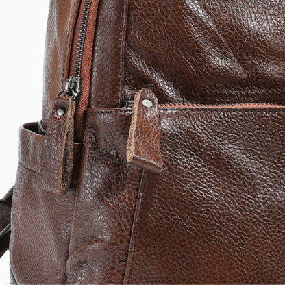 Sac à dos vintage en cuir pour homme, modèle Le Fondateur par Élégance Cuir, zoom cuir