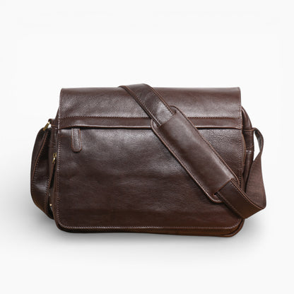 Sac en cuir pour homme avec bandoulière, modèle Le Citadin de la marque Élégance Cuir, marron foncé vue de face