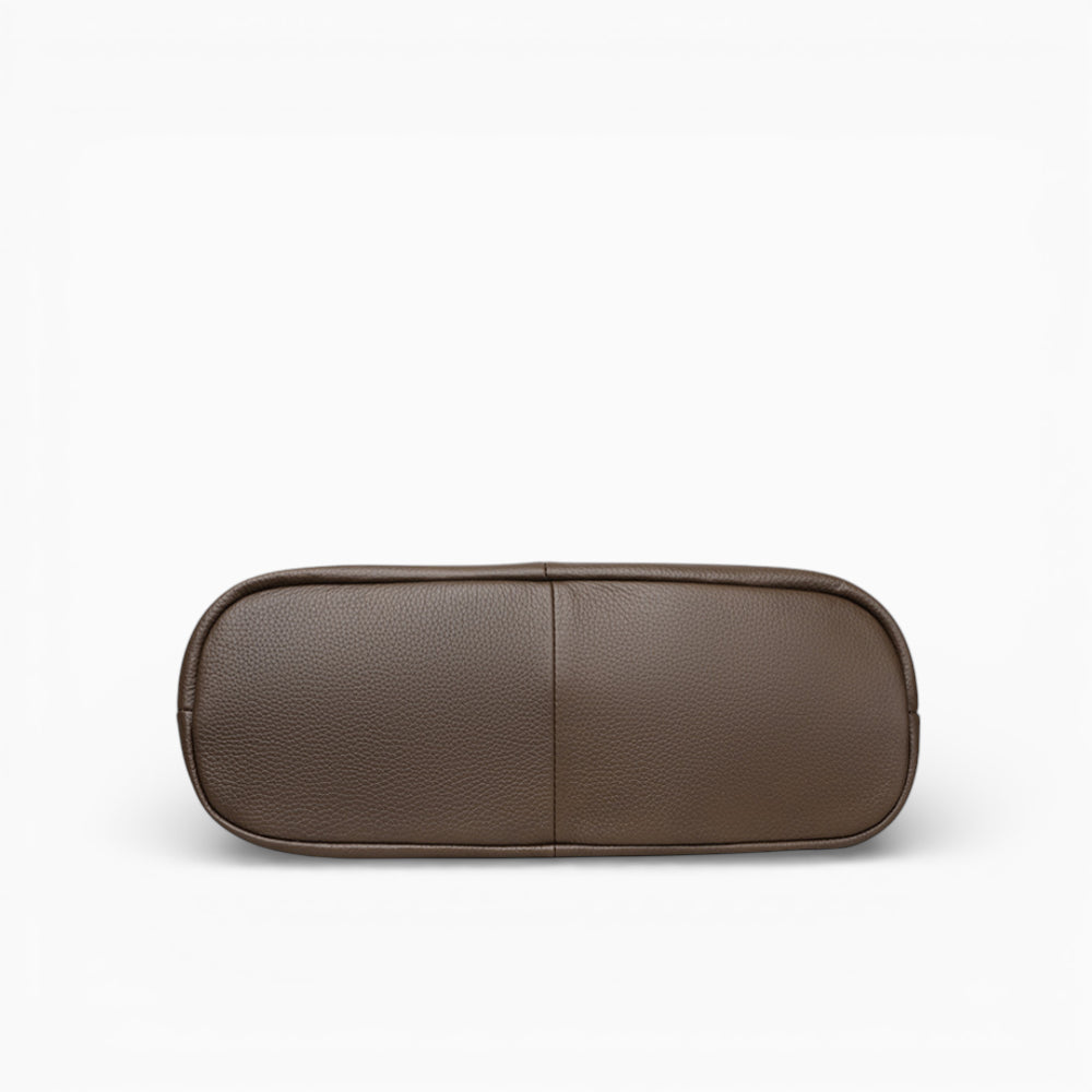 Sac à main cuir souple pour femme Élégance Cuir, grand format, modèle La Distinction, vue du bas marron foncé