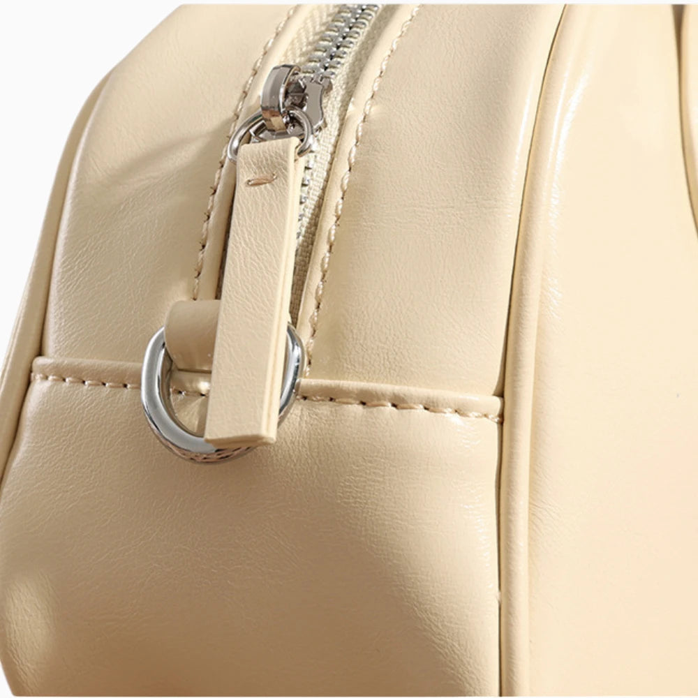 Sac à main en cuir structuré pour femme, modèle L’Impériale d'Élégance Cuir, blanc cassé fermeture zippée