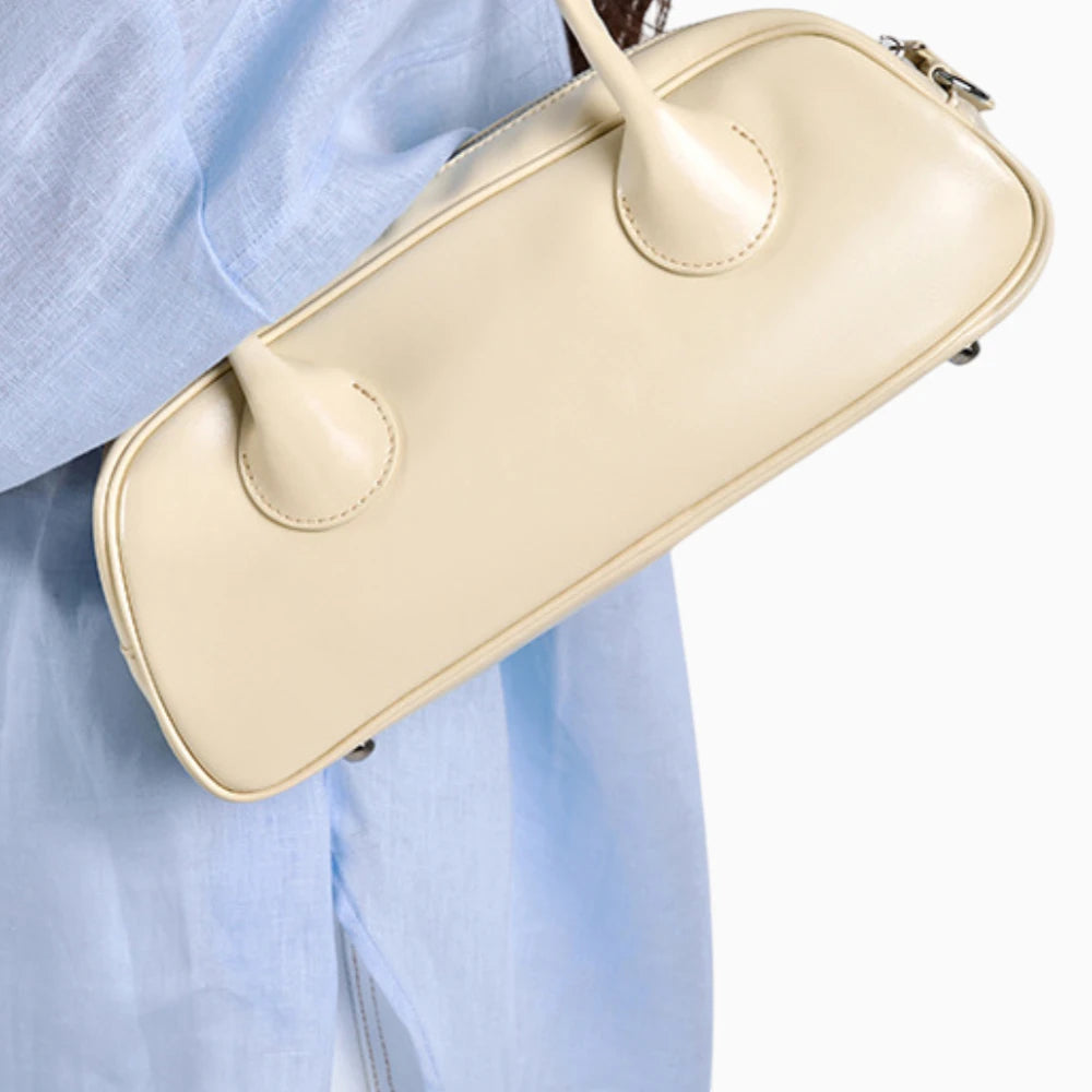 Sac à main en cuir structuré pour femme, modèle L’Impériale d'Élégance Cuir, vue mannequin 3