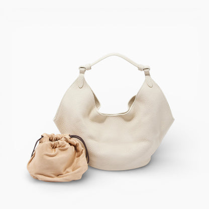 Sac à main hobo souple en cuir blanc cassé modèle Amaya d'Élégance Cuir avec pochette visible à l'avant.