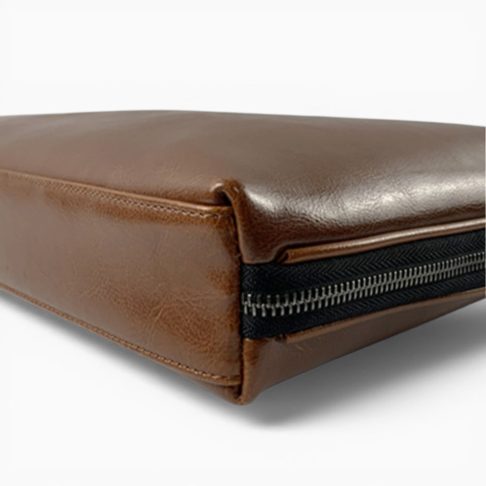 Sac ordinateur en cuir pour homme, modèle Le Diplomate, avec double poignée et bandoulière amovible, Élégance Cuir, zoom fermeture zippée