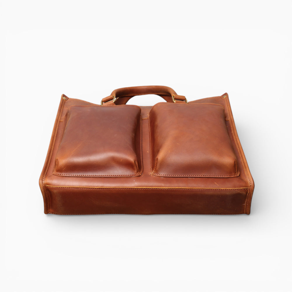 Sac ordinateur homme en cuir grande capacité modèle Le Dirigeant par Élégance Cuir, vue du bas