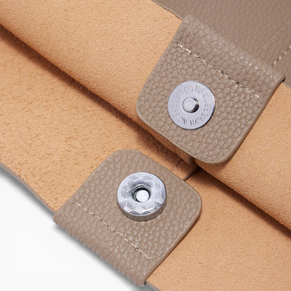 Détails des boutons sur le sac cabas en cuir pour femme Élégance Cuir modèle Toulouse, grand format.
