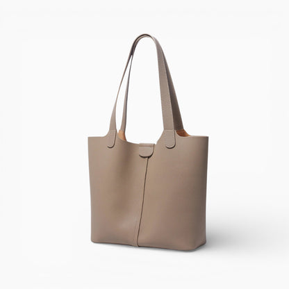 Grand sac cabas en cuir gris pour femme, modèle Toulouse de la marque Élégance Cuir, vu de côté.