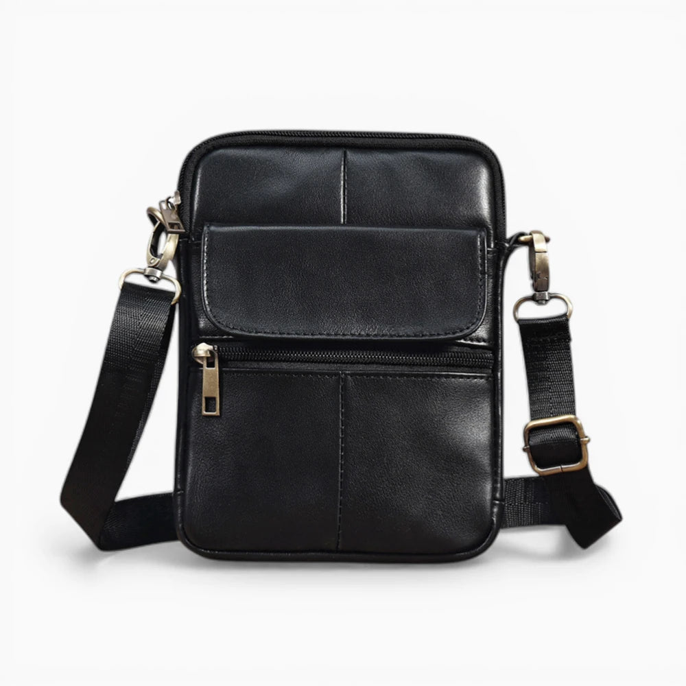 Sacoche bandoulière en cuir noir pour homme avec rabat et poche zippée, modèle Classe d'Élégance Cuir, vue de face