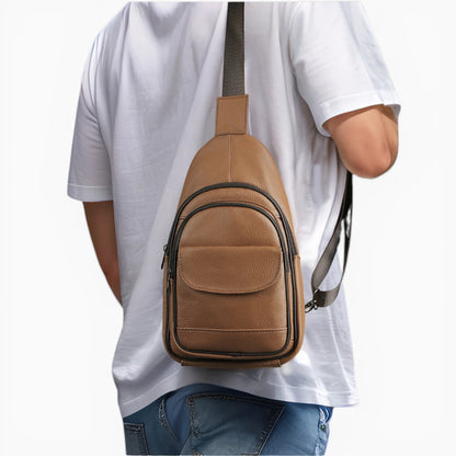 Sacoche bandoulière homme en cuir Prestige avec poche zippée, marron mannequin 2