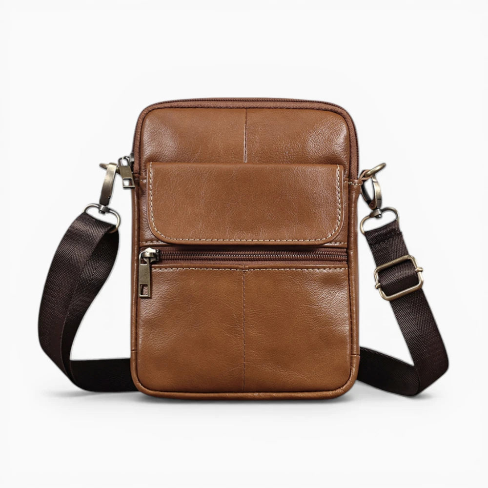Sacoche bandoulière homme en cuir Élégance Cuir, avec rabat et poche zippée, marron vue de face 