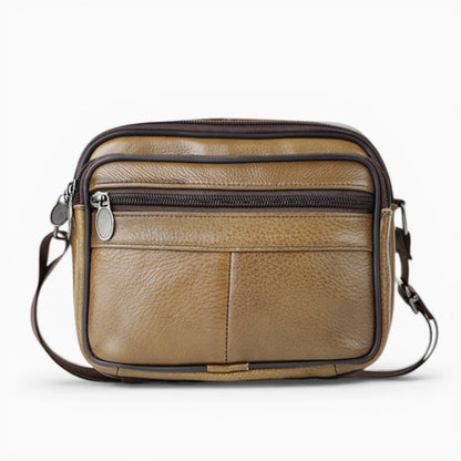 Sacoche bandoulière homme en cuir marron clair avec double poche zippée, modèle Urbaine de la marque Élégance Cuir, vue de face