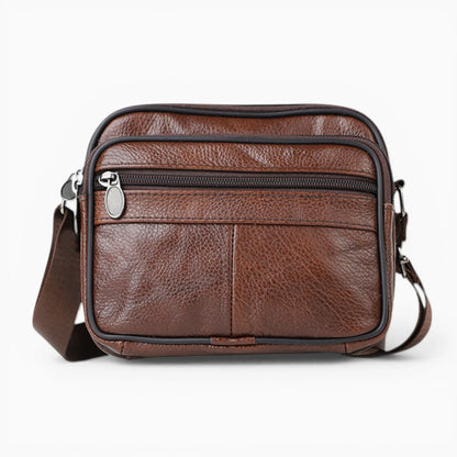 Sacoche bandoulière pour homme en cuir marron foncé, double poche zippée, modèle Urbaine de la marque Élégance Cuir vue de face