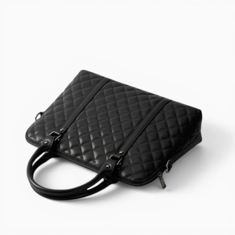Sacoche pour ordinateur portable en cuir matelassé pour femme, modèle L’Agenda d’Élégance Cuir, vue couché