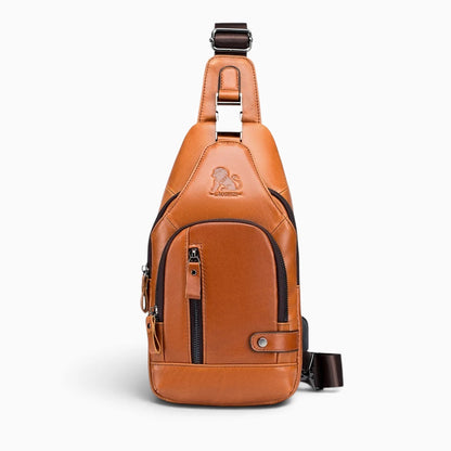 Sacoche pour homme en cuir avec bandoulière, portée en poitrine, de la marque Élégance Cuir, visible en détail.