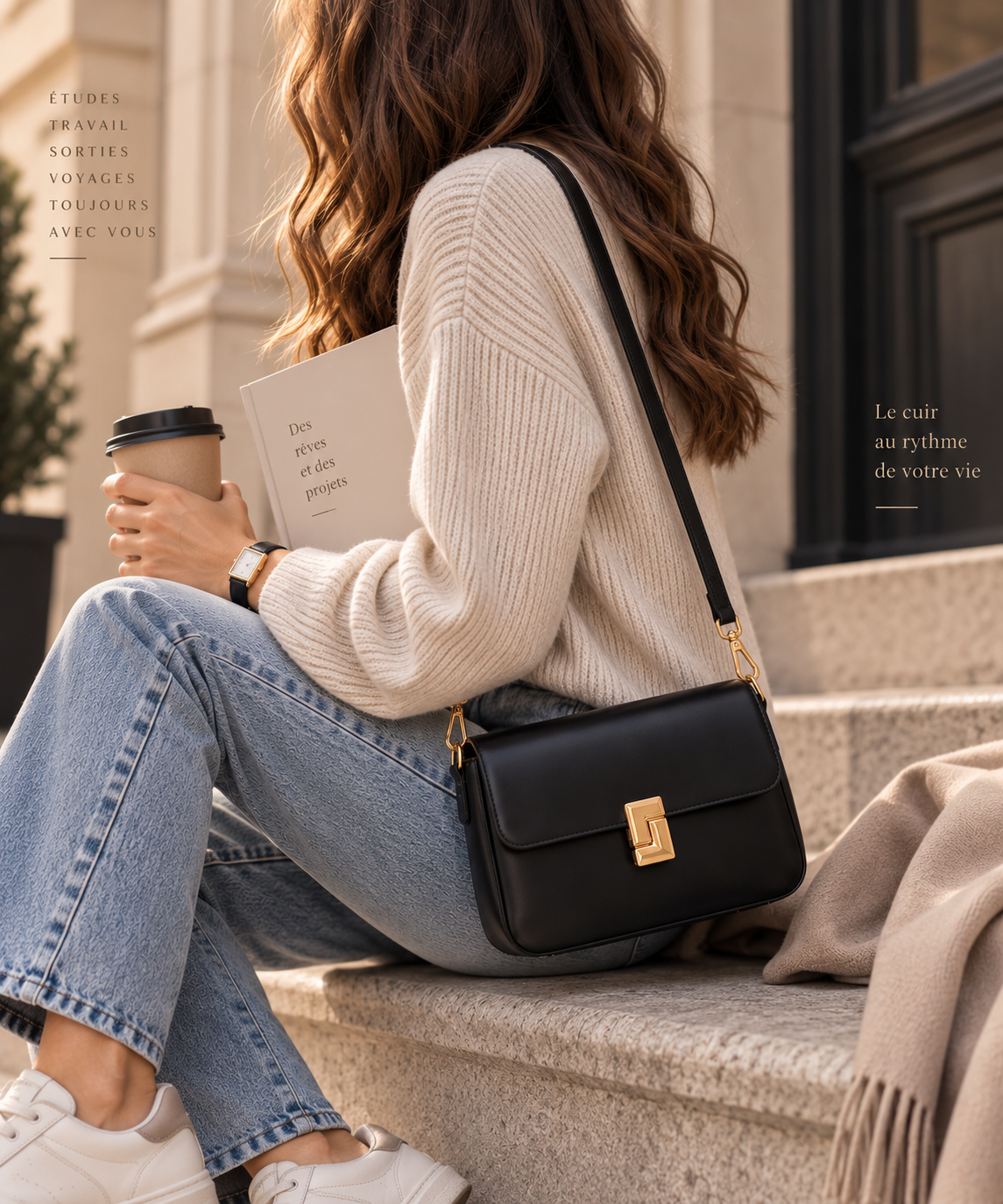 Sac Céline noir porté en bandoulière avec une tenue décontractée
