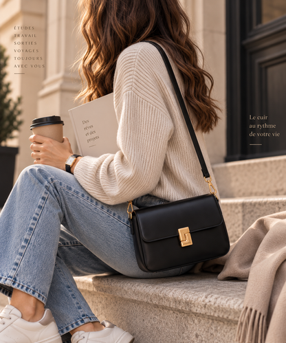 Sac Céline noir porté en bandoulière avec une tenue décontractée