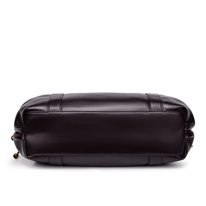 Sac à main vintage Élégance Cuir Noemi avec poignée en cuir et détails élégants, vue de face sur fond neutre.