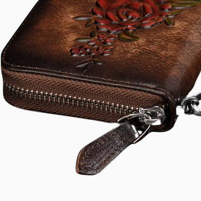 Détail fermeture zip portefeuille femme cuir marron foncé avec motif floral