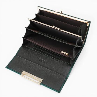 Portefeuille femme en cuir vert ouvert avec compartiments et rangement cartes