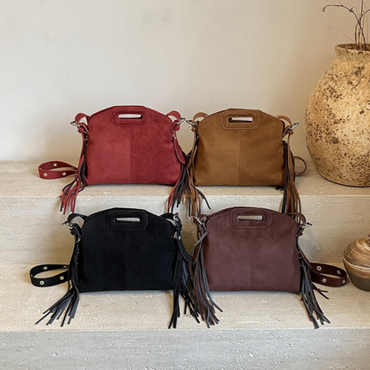 Les quatre coloris du sac Solène à franges : rouge, camel, noir et café